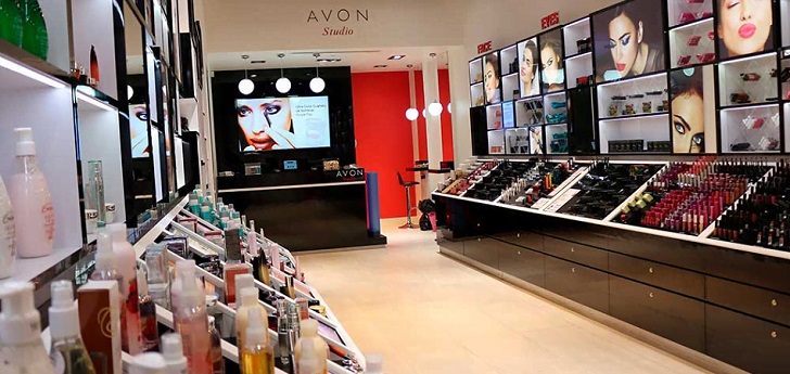 Avon salta al retail y abre su primera tienda física en Los Ángeles