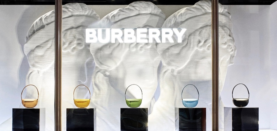 Burberry crece un 5% más en el tercer trimestre y mejora previsiones