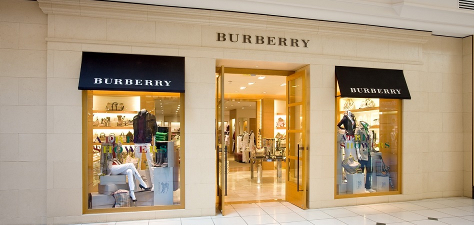 Burberry dispara ventas en el primer trimestre y recupera niveles precrisis