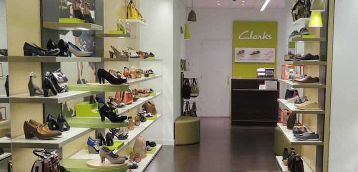 Interior de una tienda de Clarks Clarks cierra 2020 con una caída de ventas del 8%