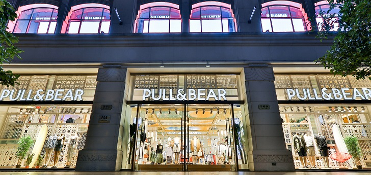 Tienda de Pull&Bear en Shanghái. Inditex cierra todas las tiendas de Bershka, Pull&Bear y Stradivarius en China y se vuelca en la Red