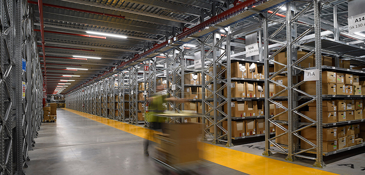 interior centro logistico de Kiering en Italia Kering se hace fuerte en su otro feudo y abre un centro logístico global en Italia