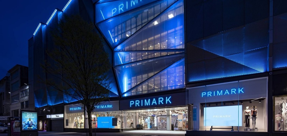 Primark saca la tijera: prepara 400 despidos del personal de tienda en Reino Unido