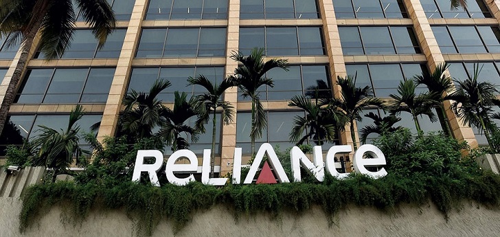 El gigante indio Reliance sigue apostando por la moda: crea una ‘joint venture’ con el diseñador Rahul Mishra