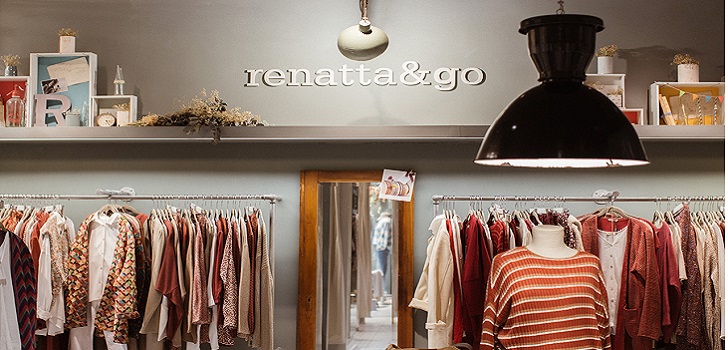 Renatta&Go tienda con prendas colgadas Renatta&Go acelera de la mano de El Corte Inglés para duplicar su red hasta 2025