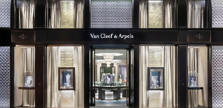 Richemont se suma al ‘Monopoly’ en Paseo de Gracia: Van Cleef&Arpels abre su primera tienda en España