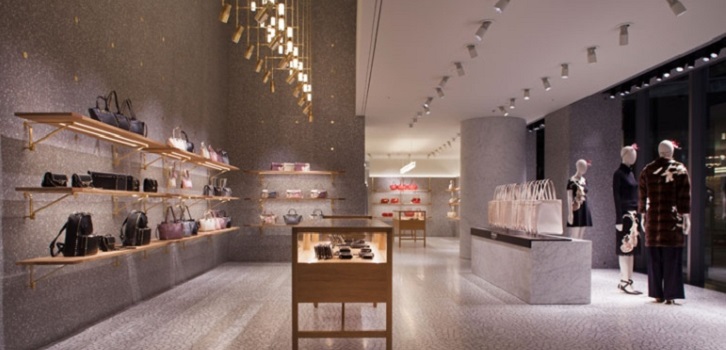 Interior tienda Valentino Valentino simplifica su cartera y elimina la marca Red