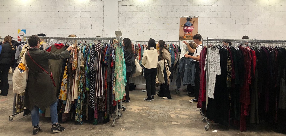Vinokilo, la ‘búsqueda del tesoro’ de moda al peso donde la experiencia bate a la sostenibilidad