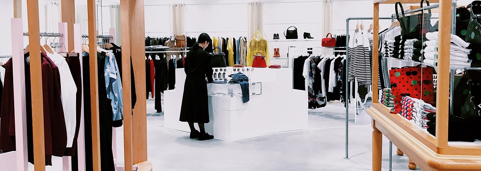 Menos gasto en bienes y más en servicios: la crisis aleja a los consumidores de la moda