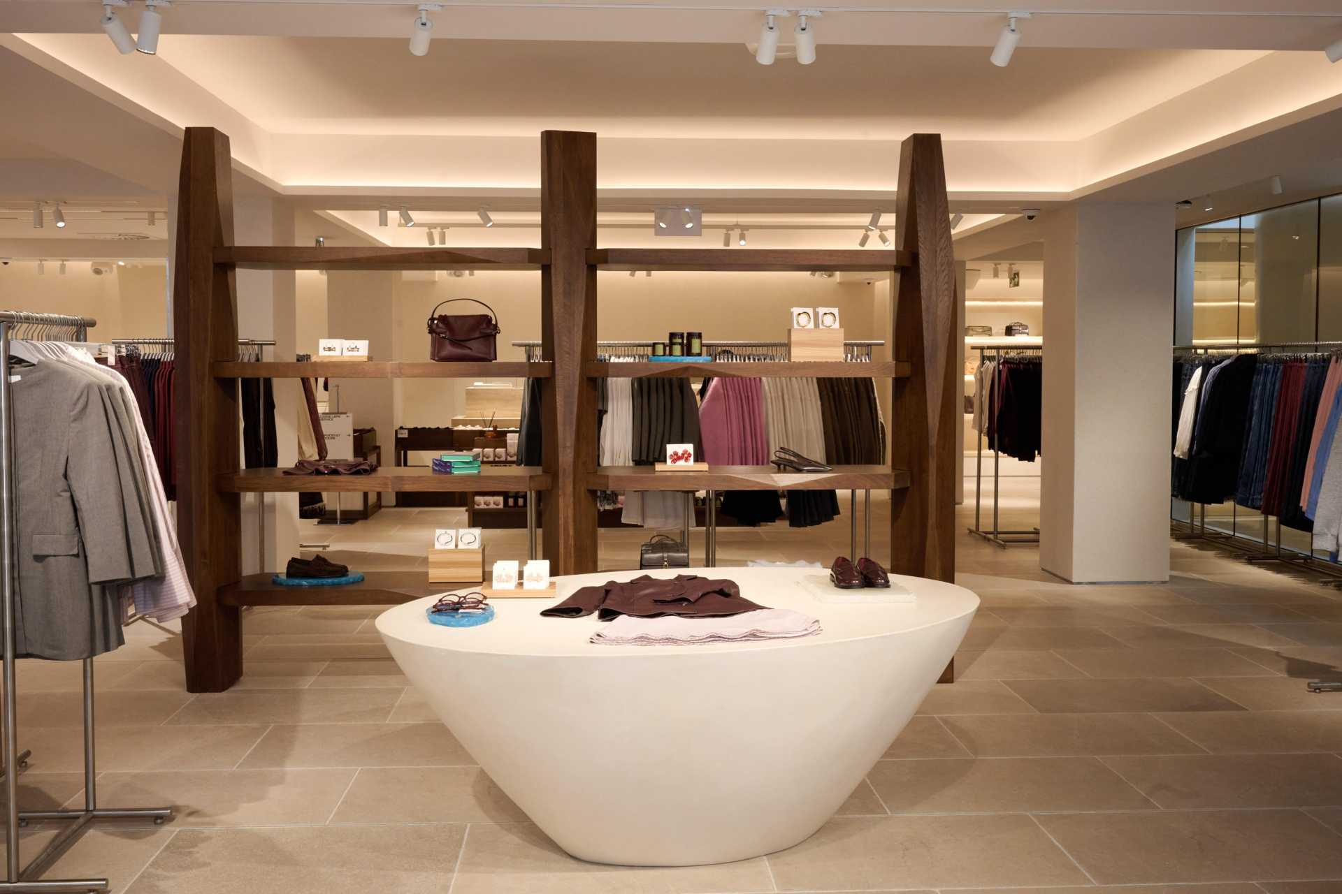 hym tienda le marais interior 1200