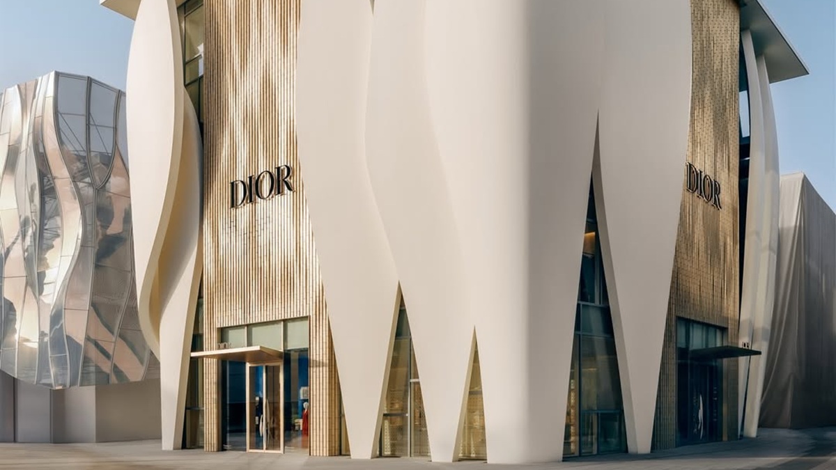 Jonathan Anderson Unveils Dior&rsquo;s Premier Flagship in Beijing