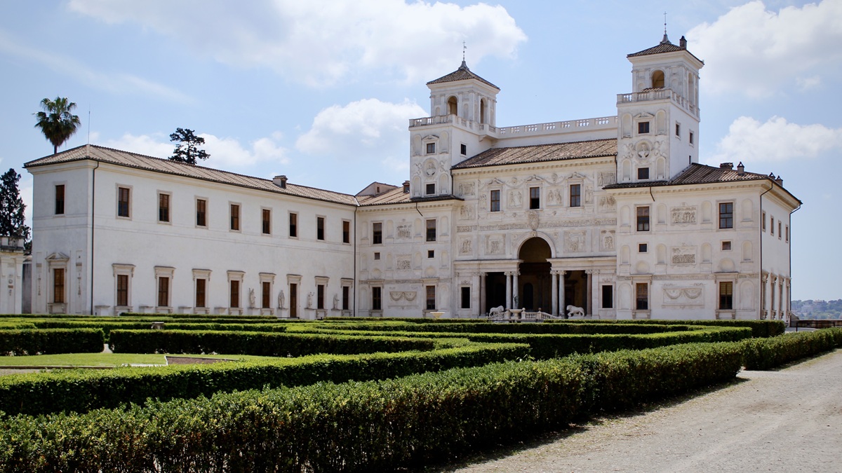 La moda vuelve a unir a Francia e Italia: la Villa Medici crea una residencia de moda