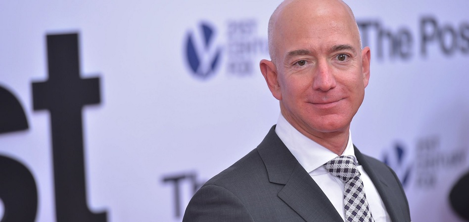 El fundador de Amazon aviva la guerra con Walmart apuntando al salario m&iacute;nimo
