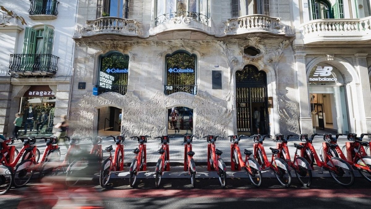 New Era and Columbia Fuel Spanish Experience Group Growth as Sales Surge 60% in 2025