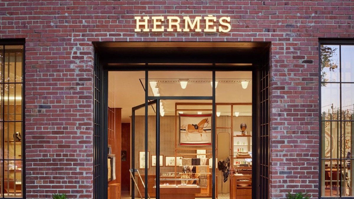 Herm&egrave;s Strengthens Supply Chain, Acquires 15% of Lanificio Colombo
