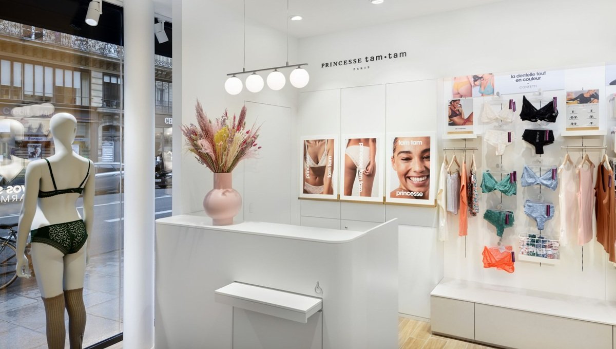 Fast Retailing Explores Market Alternatives for Comptoir des Cotonniers and Princesse tam tam