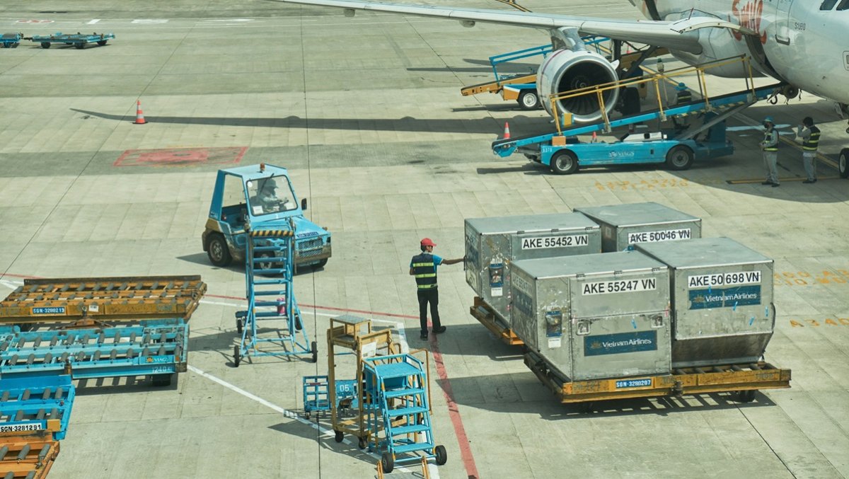 Global Trade Growth Slows: AI Fails to Counteract New Tariff Impact