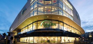 Hudson&rsquo;s Bay president considers raising buyout offer