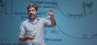 Former Apple executive signs for Spanish Mango