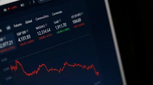 Global Fashion Stocks Tumble in July, Hitting 35-Month Low