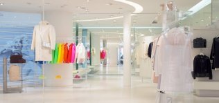 Kering&rsquo;s owner takes full control of Courr&egrave;ges