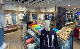 Gap Recruits Top Talent from Coach and Est&eacute;e Lauder for Cosmetics and Accessories Launch