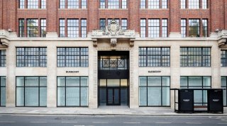 Burberry Sees 6% Sales Dip in Q1, Gains Momentum in Americas