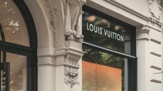 Luxury Industry Holds Steady: Global Consumption Forecasted to Level at &euro;1.44 Trillion by 2025