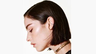 Gracie Abrams Joins Chanel: New Capsule Honors Gabrielle Chanel&rsquo;s Legacy