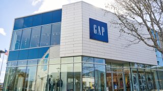 Gap diversifies with cosmetics and accessories to revitalize its performance