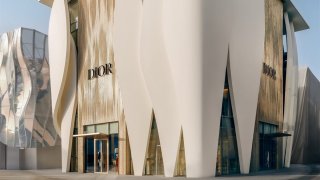 Jonathan Anderson Unveils Dior&rsquo;s Premier Flagship in Beijing