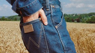 Kontoor Boosts Third Quarter Revenue by 27%, Revises 2025 Projections