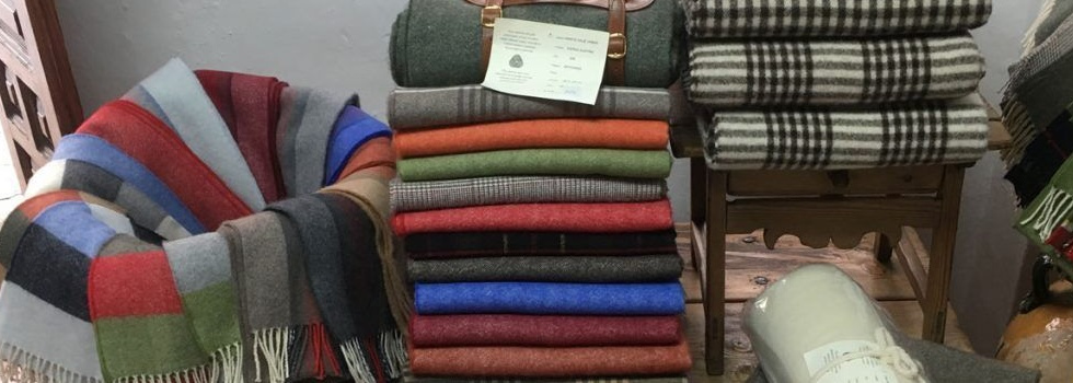 Mantas Grazalema: más de cien años cubriendo el frio con lana merina