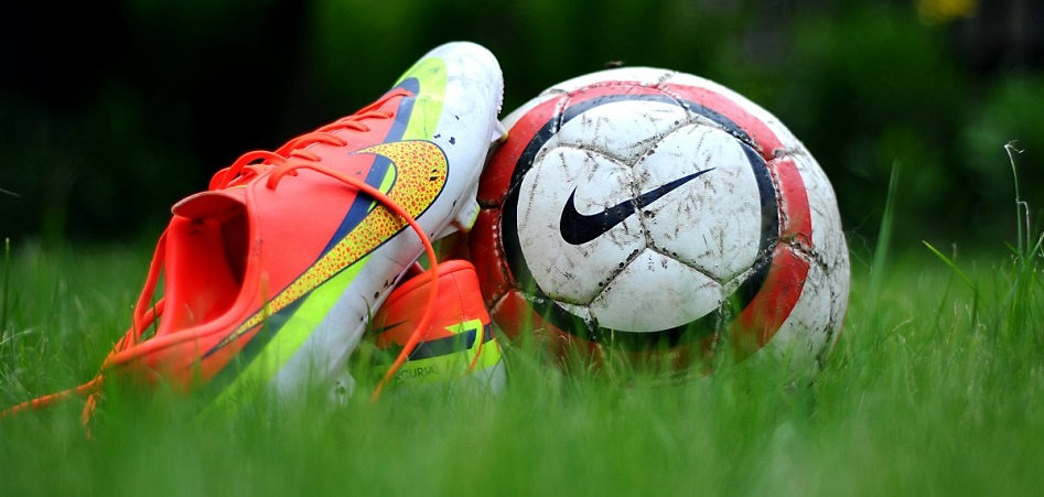 oyente Sarabo árabe herir El rey para los reyes: Nike y Adidas se juegan en el fútbol el 60% de su  patrocinio | Modaes