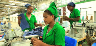 El textil en Etiopía: industria 4.0 a 20 euros al mes para seducir al ‘sourcing’ de la moda