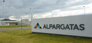 Alpargatas se aprieta el cinturón en Argentina y despide a treinta empleados