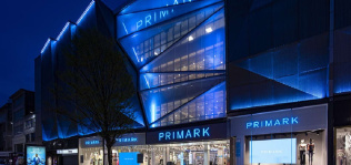 Primark se sube a la ola de la experiencia: abre su mayor tienda del mundo con peluquería y café
