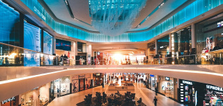 La afluencia a los centros comerciales se hunde un 34% en 2020