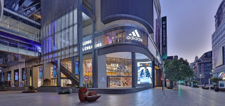 La alemana Adidas refuerza su plantilla con 2.800 fichajes
