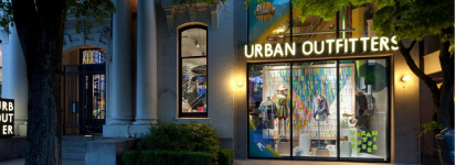 Urban Outfitters se ralentiza, pero regresa a beneficios en el primer semestre