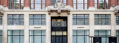 Burberry refuerza su dirección y crea los puestos de responsable de digital y ‘merchandising’
