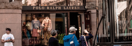 Ralph Lauren incrementa sus ventas un 4% y gana un 13% menos en 2022