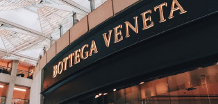Bottega Veneta refuerza su equipo con la incorporación un diseñador al frente del prêt-à-porter