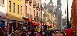 La confianza de los consumidores mexicanos baja una marcha en el cuarto mes del año