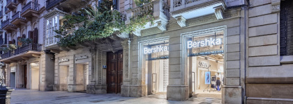 Zara y Bershka lideran los cierres de Inditex, que absorbe 585 tiendas en 12 meses