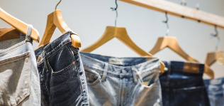 Mejores materiales pero poca trazabilidad: la moda hacia unos ‘jeans’ más verdes