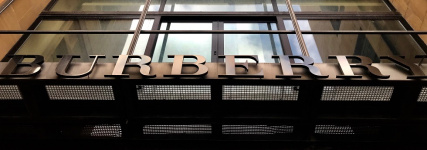 Burberry aumenta sus ventas un 5% en el primer trimestre lastrada por China 
