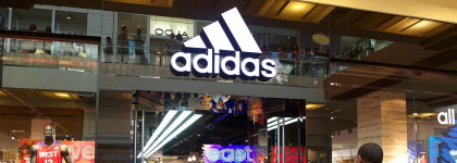 Adidas reduce sus ventas un 6% en el tercer trimestre y vuelve a mejorar previsiones