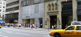 Prada adquiere por 388 millones el edificio de su tienda en la Quinta Avenida