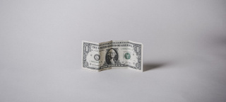 Tras los costes, la divisa: la fortaleza del dólar araña más margen a los gigantes de la moda